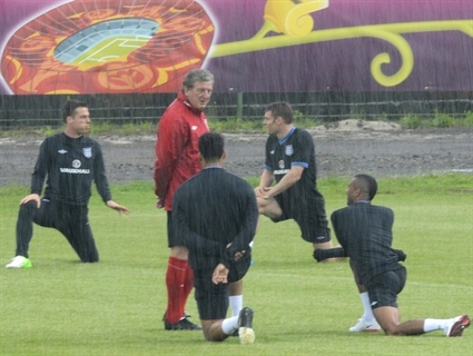 Lượt trận thứ hai bảng D: Thử thách cho Anh, Pháp